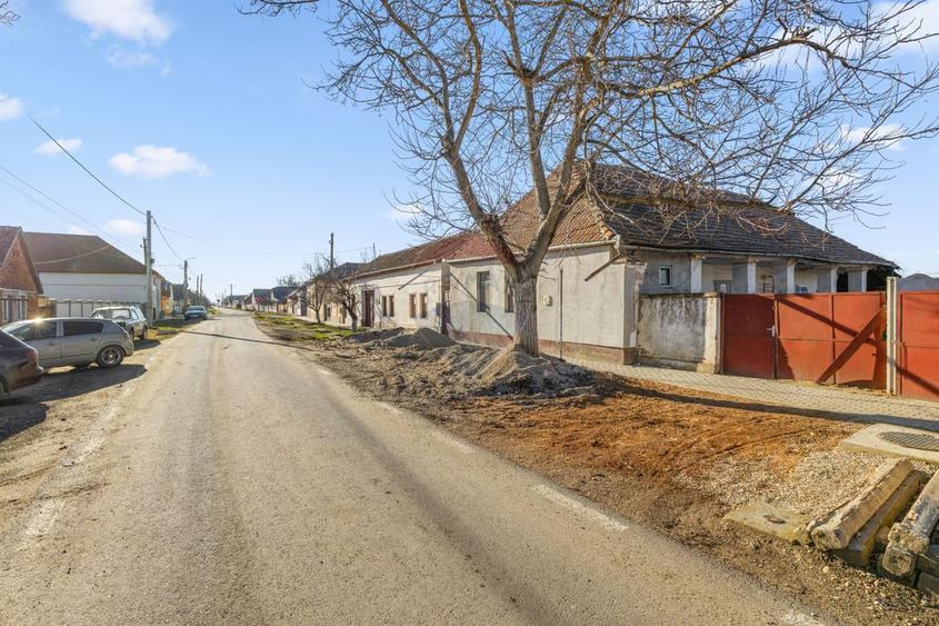 Casă cu teren 591 mp în Vinga, zonă centrală