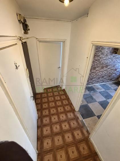 Apartament 3 camere Tractorul, ideal pentru renovare și personalizare