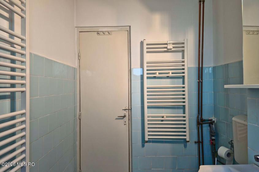 Soarelui - Scoala 30 - 3 Camere, Decomandat, 2 Bai, Etaj 2, Centrala