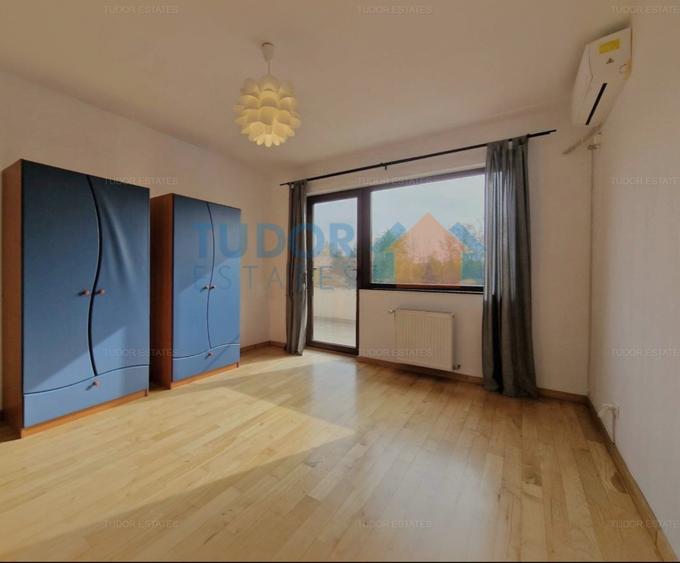 Elegant Individual Villa with Expansive 1,700 sq. m garden in Pipera