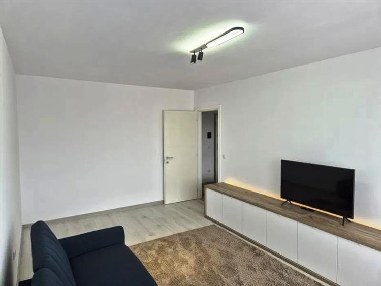 Inchiriem Apartament 2 Camere, Modern, Decomandat, Tractorul