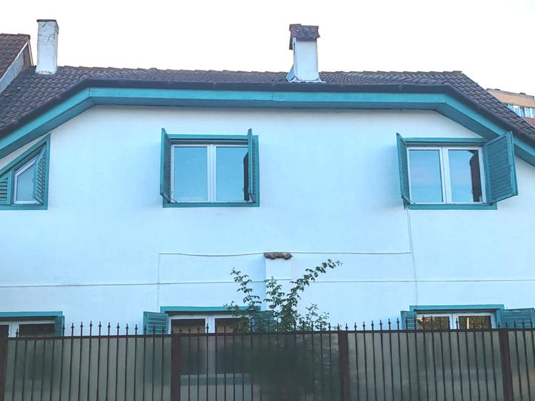 Casă 8 camere, curte generoasă