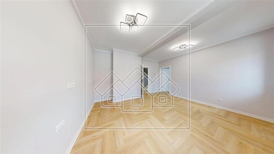 Casa individula de vanzare, teren mare, 4 camere, la cheie, zona buna