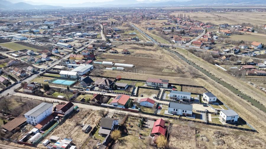 Teren intravilan cu hala construita