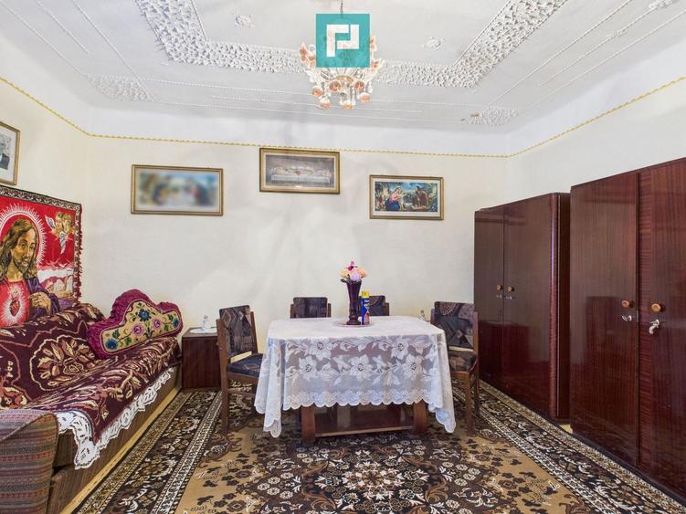 Proprietate cu 3 case din văiugă și teren în Nadab
