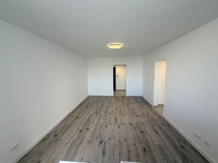 Apartament 2 camere etaj 7/10 - renovat - Metrou Titan