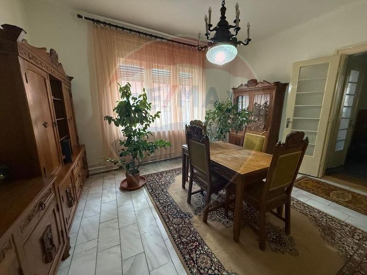 De vânzare casǎ 5 camere și acces auto Ultracentral