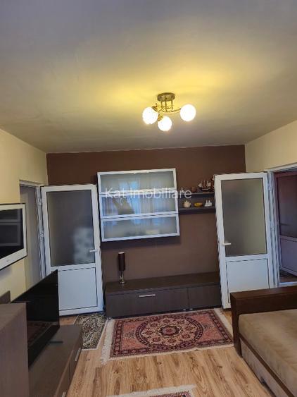 Vand apartament doua camere - 12