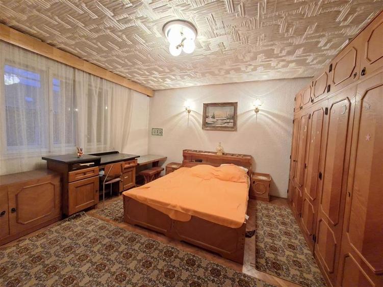 Casa 4 camere pivnita curte individuala Zona Lazaret