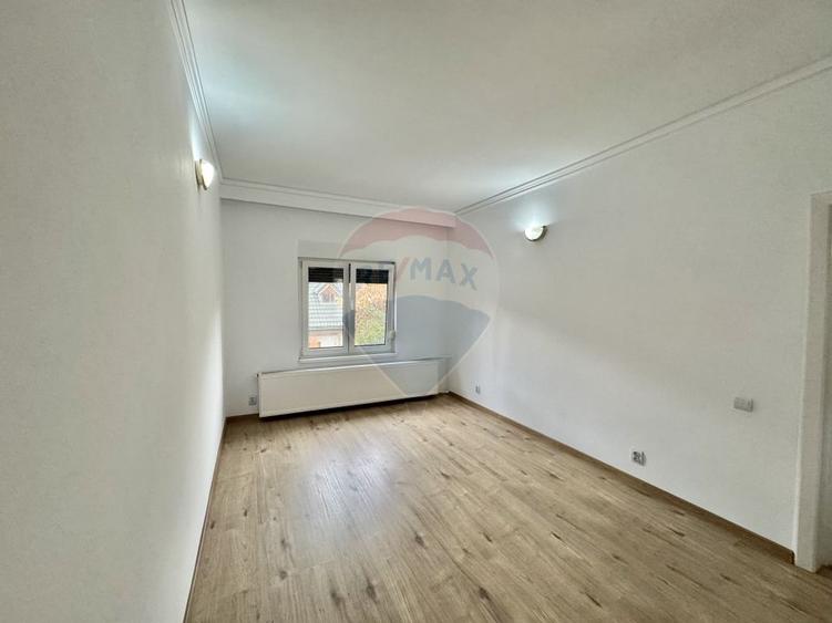 Casa / Vila cu 7 camere de vanzare în zona Domenii
