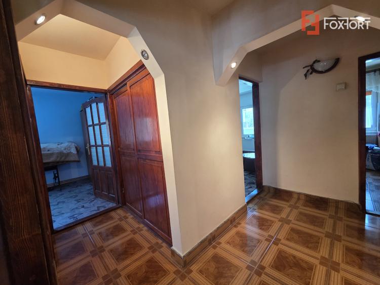 Apartament cu 3 camere, decomandat cu vedere pe 3 parti - zona Miorita