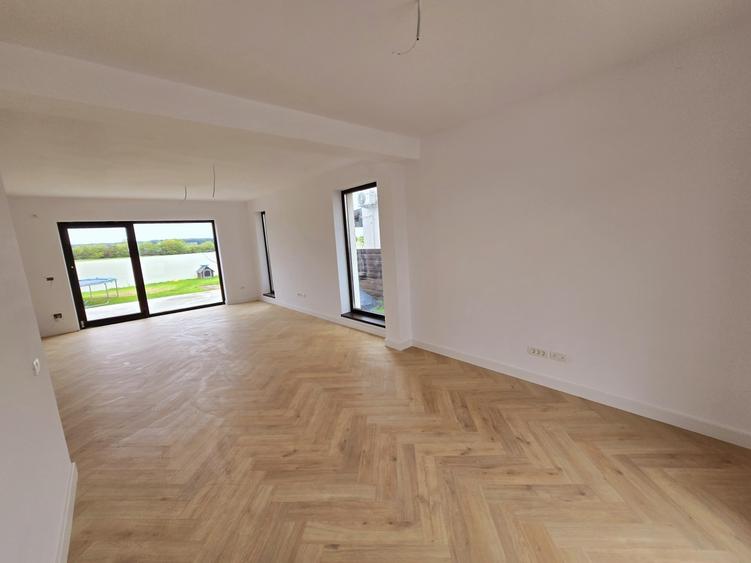 Duplex cu pereti separati langa padure si acces facil spre DN
