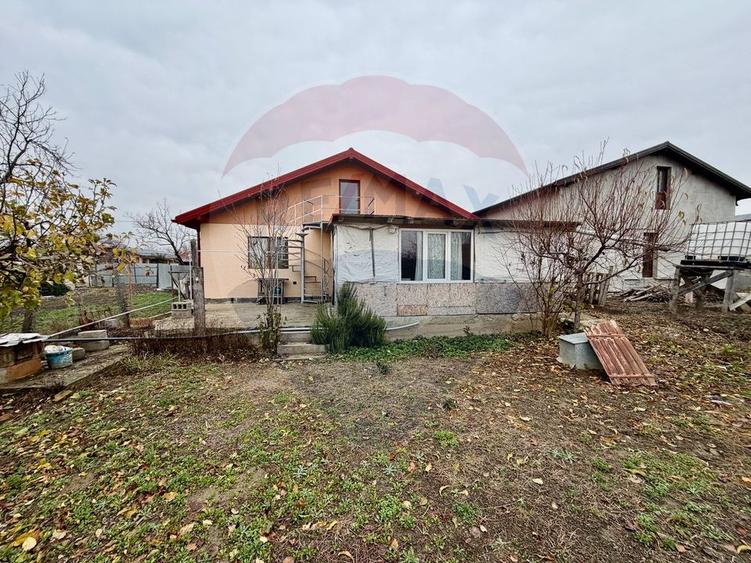 Casă / Vilă cu 4 camere de vânzare