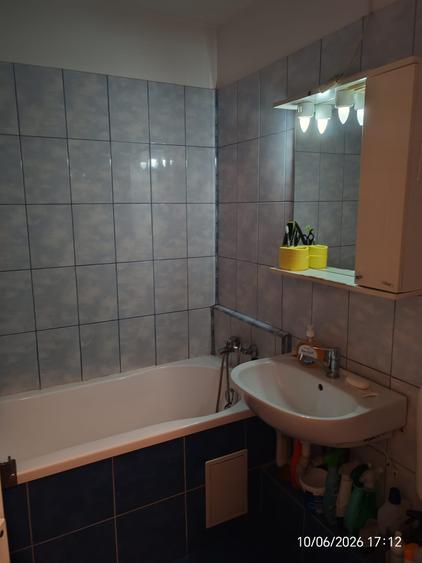 INCHIRIERE O CAMERA INTR-UN APARTAMENT DE 3 CAM BERCENI- RESITA
