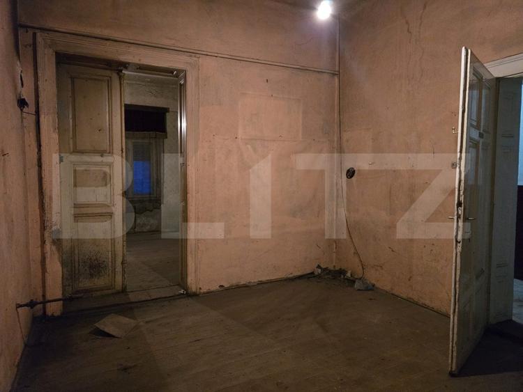 Casa de vanzare, 6 camere, 137 mp, teren 579 mp, zona semicentrala
