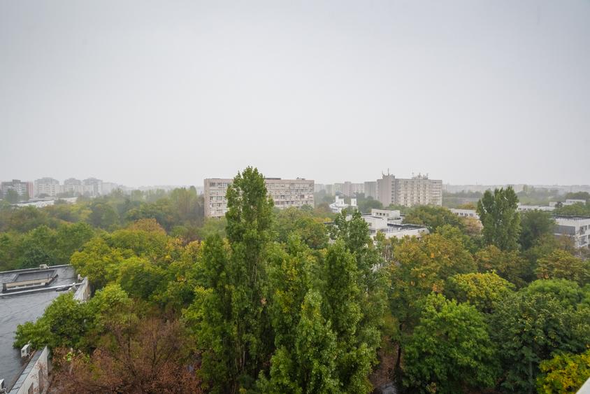 Apartament 2 camere, decomandat, policlinica Titan lângă metrou și parcuri