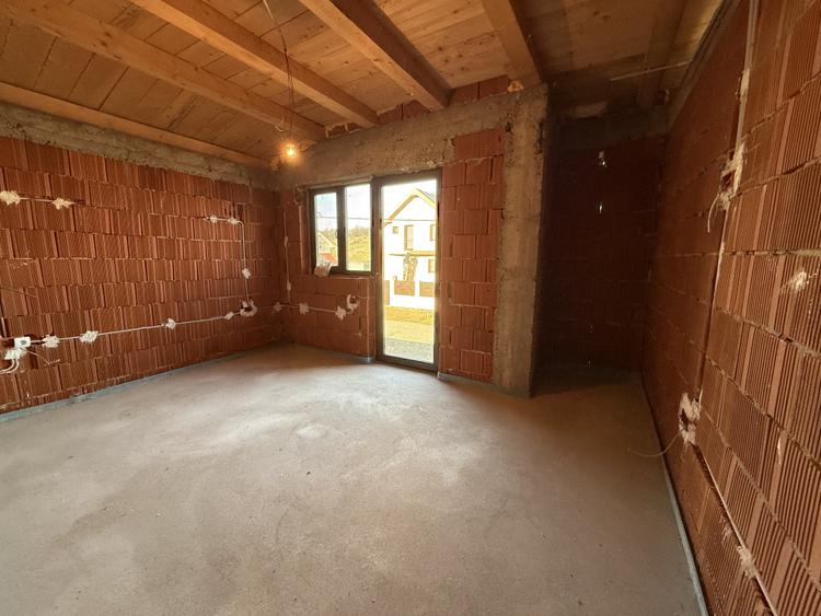 Casa de vanzare in Betfia, cu 6 camere, la rosu, Bihor