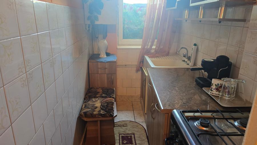 Vand apartament cu 2 camere in Deva, zona Dacia, etaj 2, mobilat, utilat
