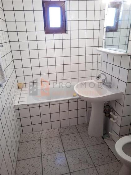 Apartament 3 camere cf 1 semidecomandat zona Crang