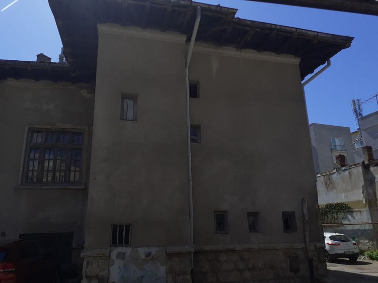 Casa in stil brancovenesc si teren 1750 mp in zona Piata Romana