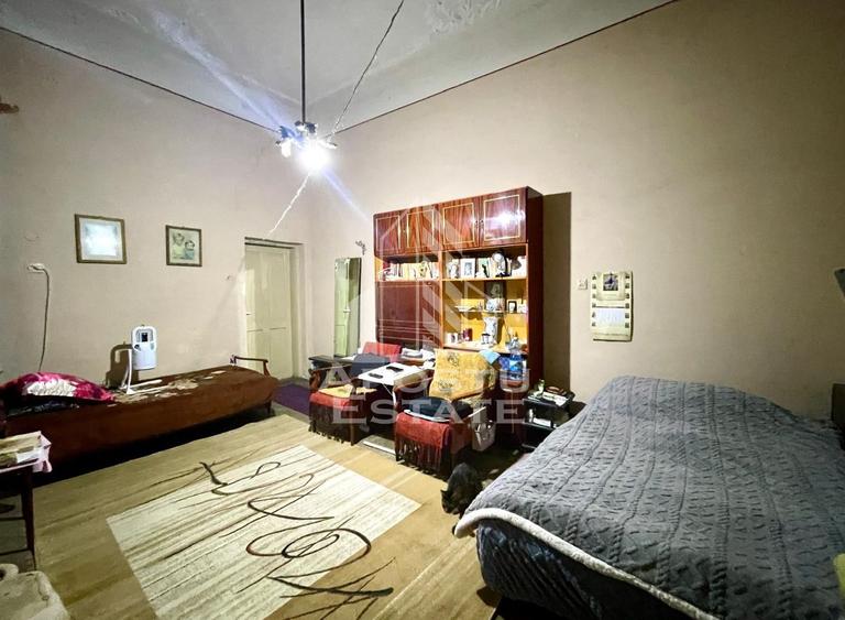 Apartament 3 camere cu vedere si balcon spre Piata Catedralei