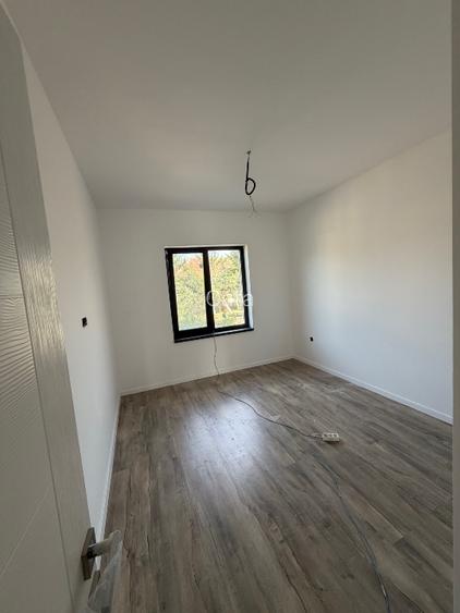 Vând duplex în Albina în centrul satului, asfalt în fața casei - 4