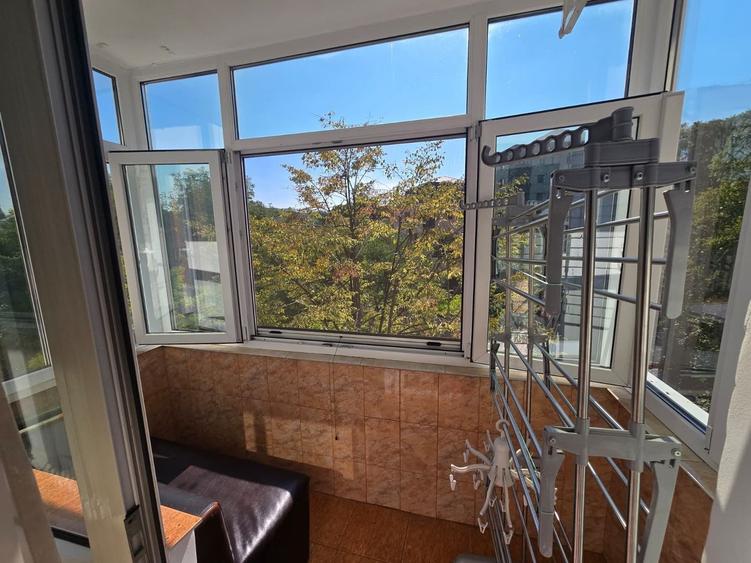 Apartament TÂRGU CUCU | 3 camere, semidecomandat, 68 mp total, mobilat
