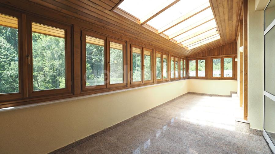 Vilă impresionanta cu 12 camere la liziera padurii