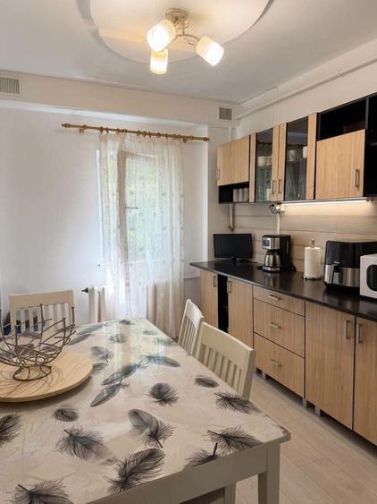 Apartament 3 camere, spațios, amenajat, zona Lipovei