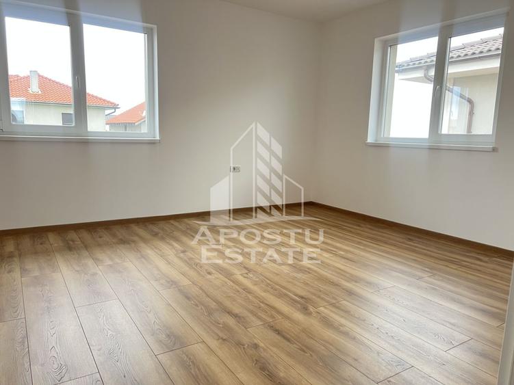 Duplex P+E, 4 camere, 2 locuri de parcare, in Sanandrei
