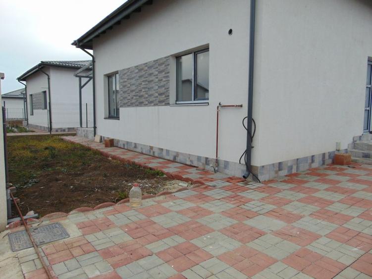 DE LA DEZVOLTATOR FARA COMISION casa cu 4 camere 2 bai placa beton LA CHEIE