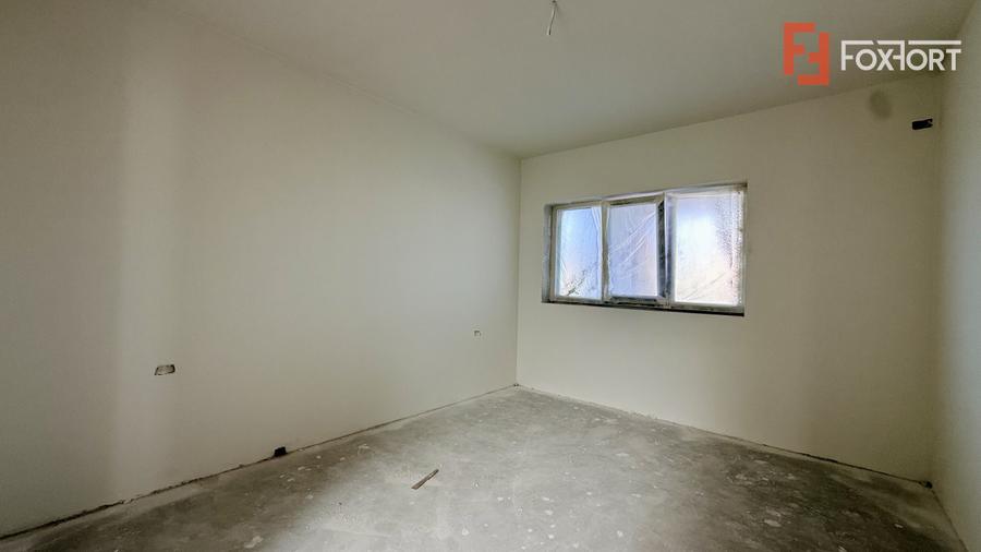 Casa individuala de vanzare, 8 camere + 4 bai - Mosnita Veche
