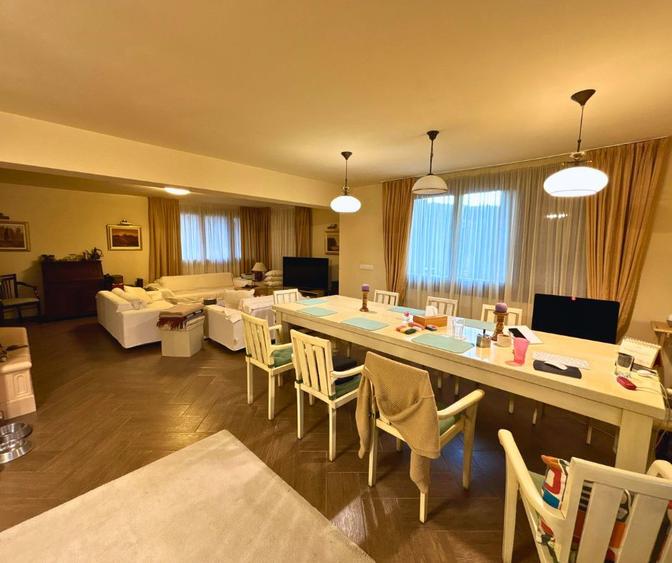 Vilă cu 10 camere P+2E+M 400 M² utili 2800 M² Teren Comandau