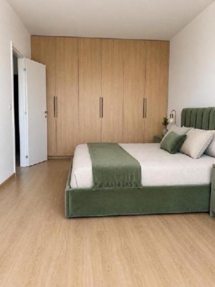 Proprietar vând apartament SubCetate Sânpetru cu 3 camere și 2 băi