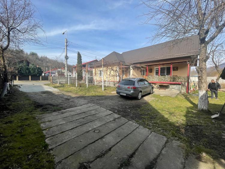 Casă unifamilială cu curte proprie, 100 mp, zona Ferneziu