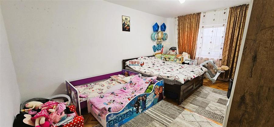 Apartament de vanzare cu 2 camere etaj intermediar