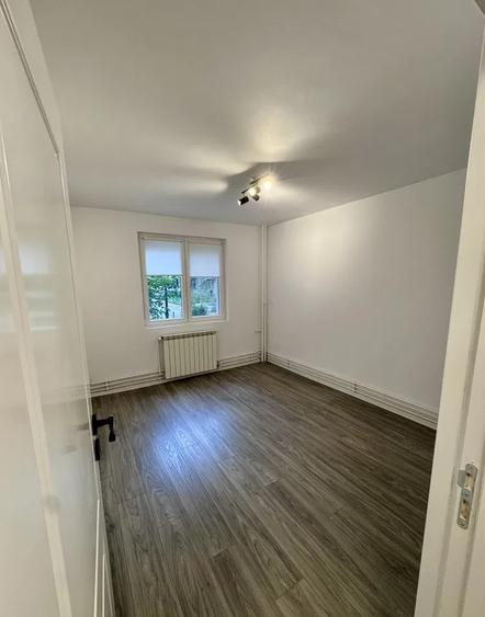 Închiriere Apartament 4 camere în Aparatorii Patriei | Decomandat | Nemobilat