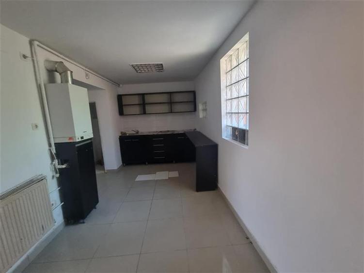 Apartament de 62 mp , parte din casa, cu intrare separata, posibil spatiu comerc