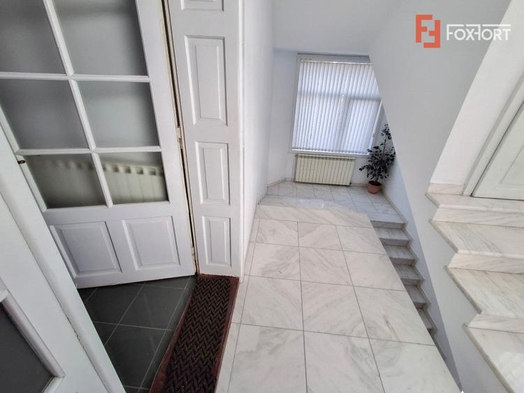 Apartament 3 camere decomandat de inchiriat la casa, zona Crisan