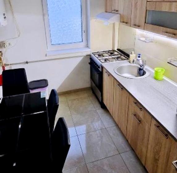 Proprietar inchiriez apartament complet mobilat si utilat, la prima chirie