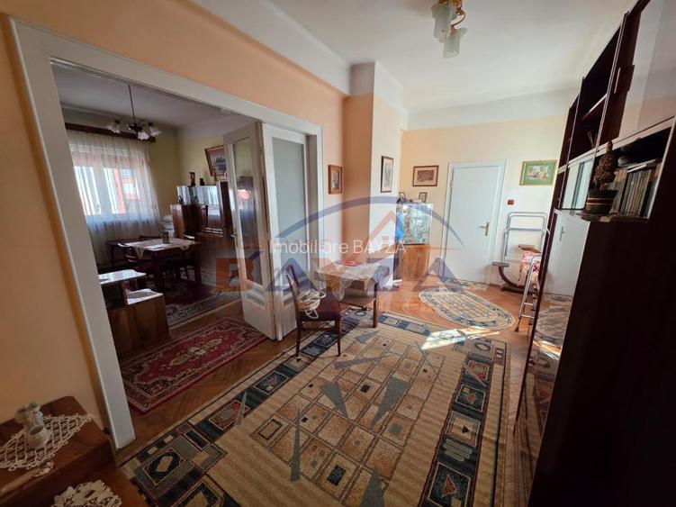 Apartament 3 camere, Centrul Vechi, Str. Teatrului, etaj 2/2, comision 0 - 8