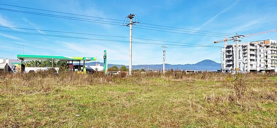 Intrare in Rasnov dinspre Brasov, zona de case noi, teren de 1976mp,
