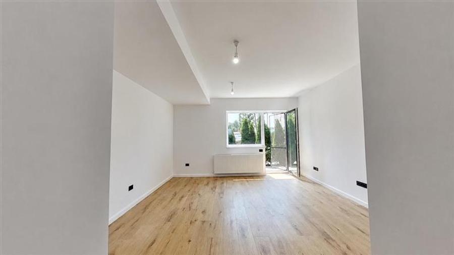 Garsoniera tip studio complet renovata cu curte proprie si loc de parcare
