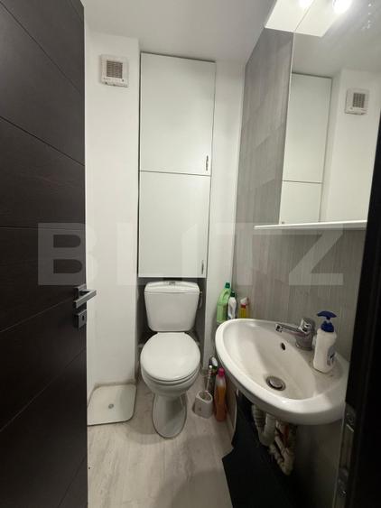 Apartament 3 camere, 2 bai, decomandat, etaj intermediar, boxa
