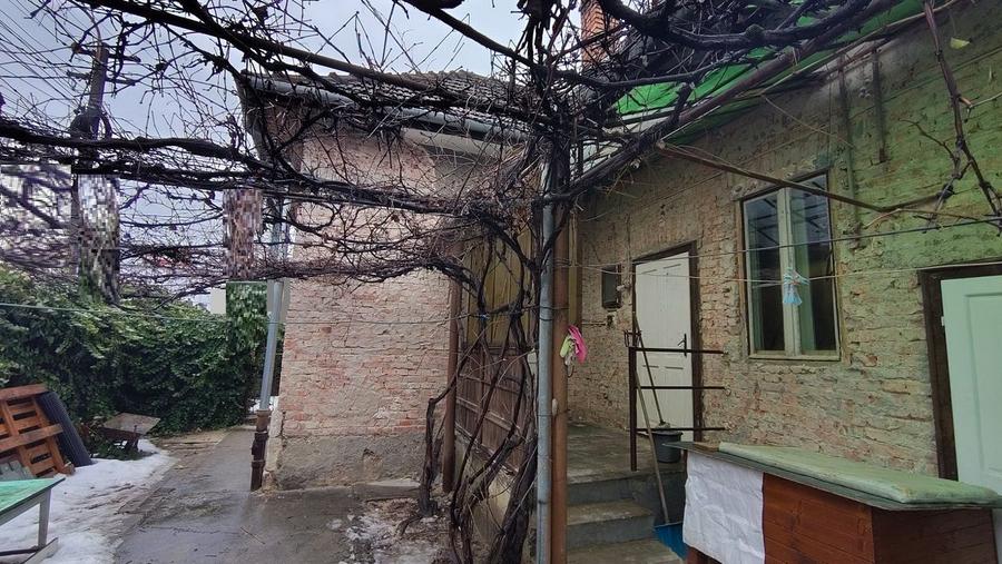 Casa cu potential comercial - 130 mp, teren 274 mp - Dâmbul Rotund