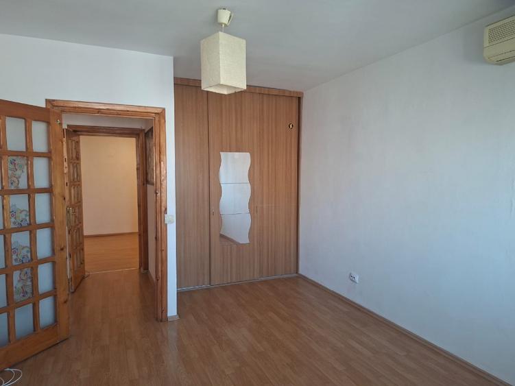 Apartament 2 camere decomandate cu living spatios, zonă centrală Calea Moșilor