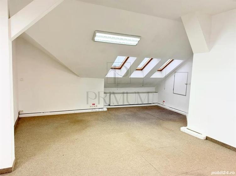 Spatiu Birouri 5 camere decomandate in cladire noua, mansarda - Central - Puncte