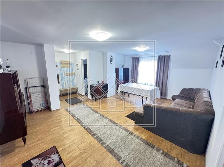 Ap.3 camere, 2 bai si bucatarie separata - zona Terezian