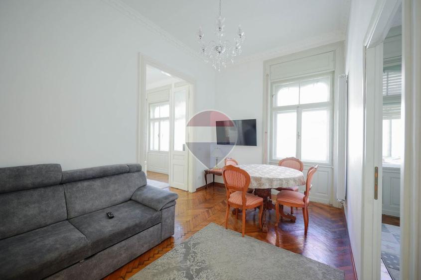 De vânzare apartament 3 camere, ultracentral - Palatul Vulturul Negru