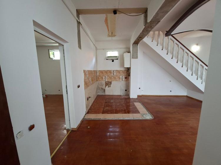 Piata Unirii, Calea Calarasilor, Hala Traian, PROPRIETAR, vand casa P+M, 4 cam.